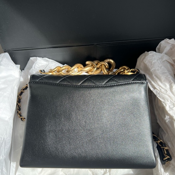 NEVER WORN CHANEL PEARL flap bag. VERY RARE - Picture 4 of 10